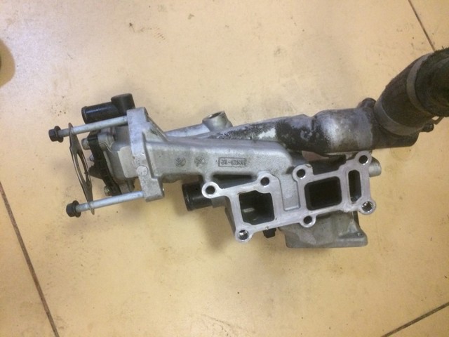 Корпус термостата в зборі 256102F010 HYUNDAI
