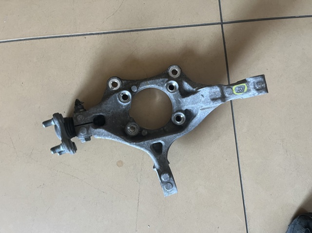 Кулак поворотний передній правий 51711GI100 HYUNDAI