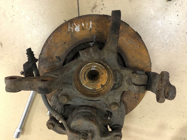 Кулак поворотний передній правий 517163U000 HYUNDAI