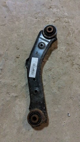 Важіль задньої підвіски поперечний 551002S150 HYUNDAI