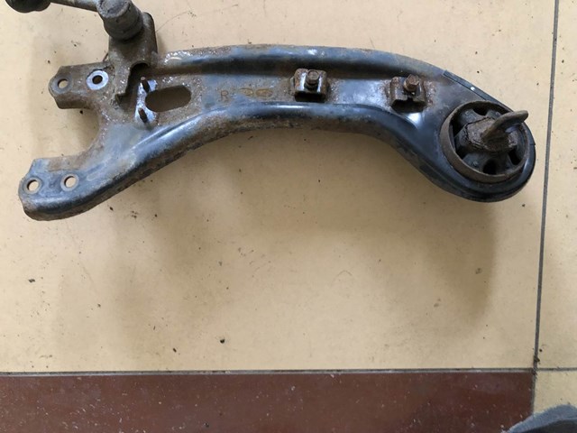 Важіль/тяга задньої підвіски подовжній нижній, правий 552802P410 HYUNDAI