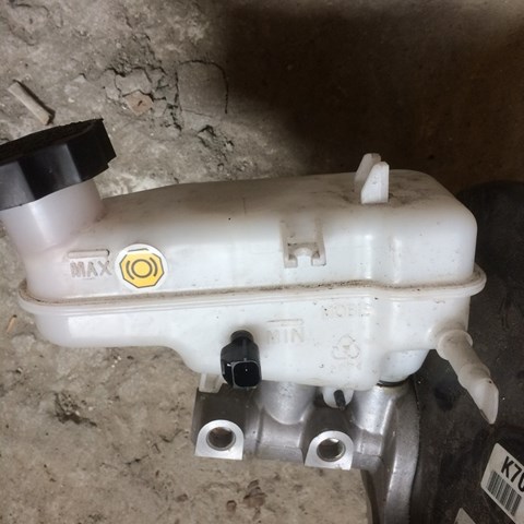 Бачок гальмівної рідини 585112L300 HYUNDAI