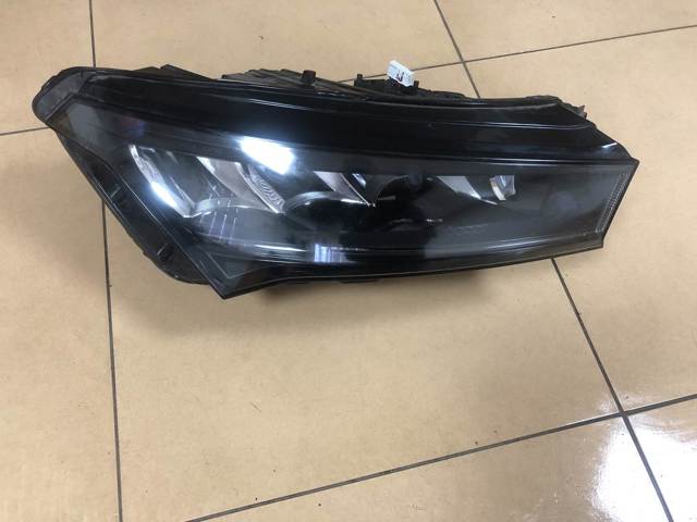 Фара передня права 5LB941016 VAG