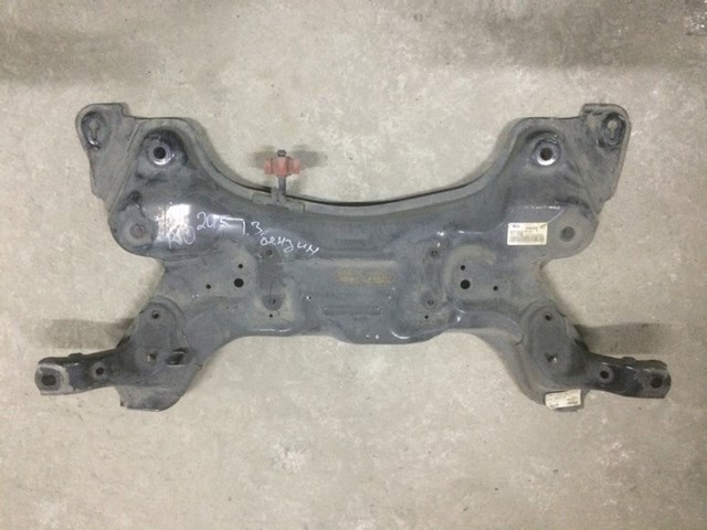 Передня балка 624001W050 HYUNDAI