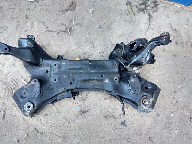 Підрамник передньої підвіски 624052P401 HYUNDAI