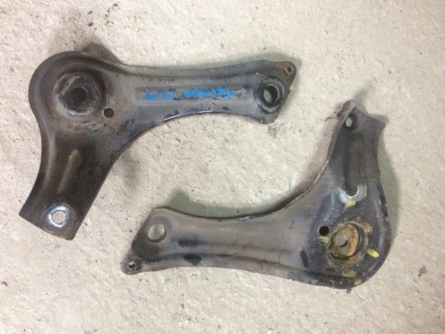 Кронштейн передньої балки 62476D3000 HYUNDAI