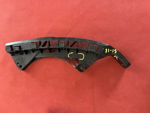 Кронштейн бампера переднього, правий 71140SZTG01 HONDA