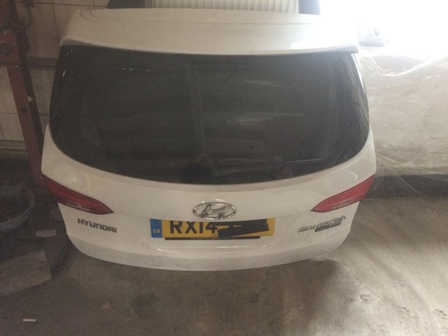 Задні двері багажника 737002W520 HYUNDAI