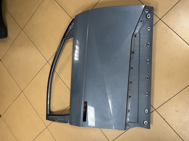Пасажирські передні двері 76004GI000 HYUNDAI