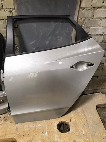 Двері пасажирськи задні ліві 770032Y001 HYUNDAI