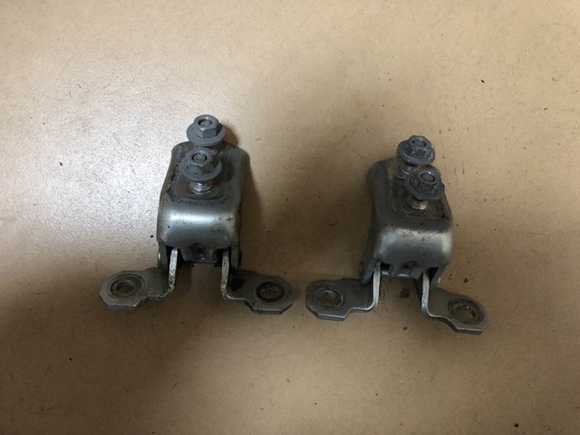 Петля задніх правих дверей 7701206970 RENAULT