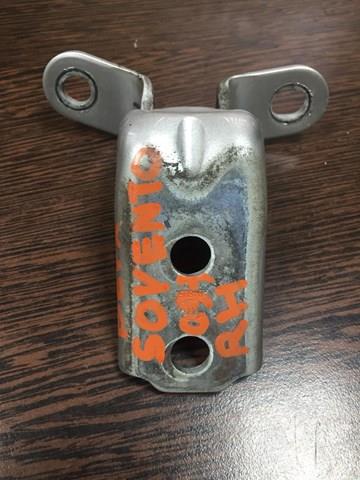 Петля водійських дверей 793102B020 HYUNDAI