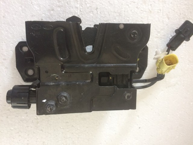Замок кришки капота 81130D7000 HYUNDAI