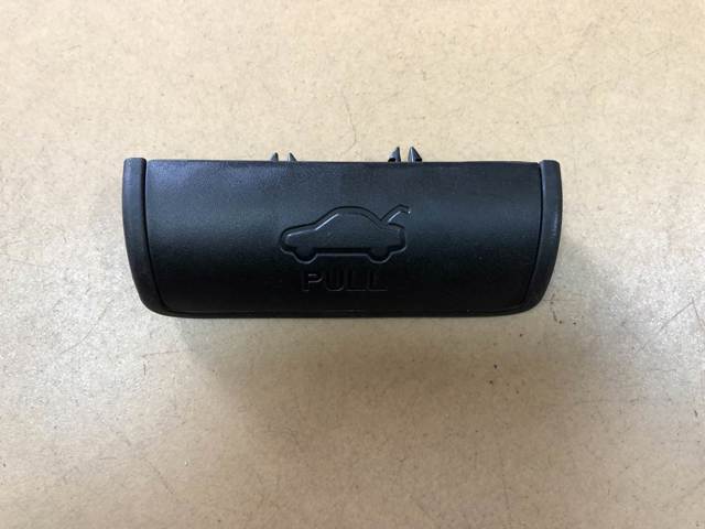 Ручка закриття кришки багажника внутрішня 812543S000 HYUNDAI