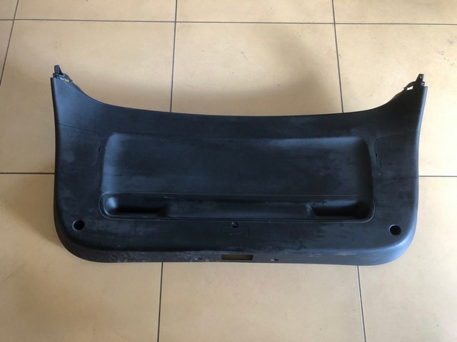Оббивка дверей задка кузова 81750F1000WK HYUNDAI