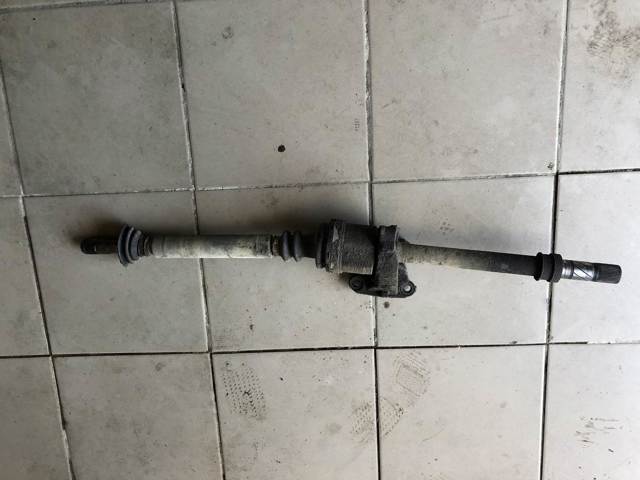 Привід правий 8200405445 RENAULT