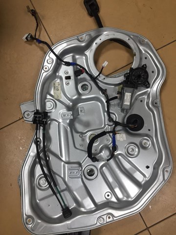 Підйомник механічний вітрового скла 824012P010 HYUNDAI