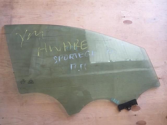 Скло передніх дверей, правих 82420F1000 HYUNDAI