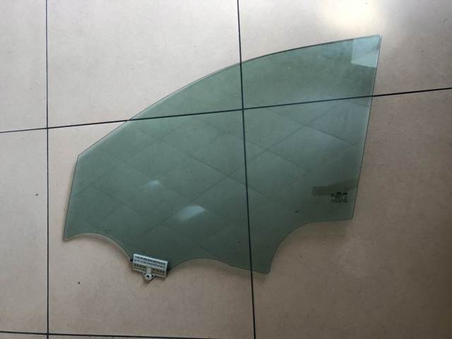 Скло передніх дверей, правих 824212W020 HYUNDAI