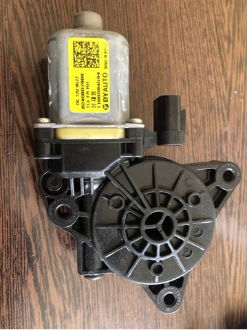 Мотор склопідйомника дверей передніх, правих 82460D7000 HYUNDAI