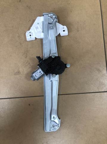 Мотор склопідйомника дверей передніх, правих 82460N7010 HYUNDAI