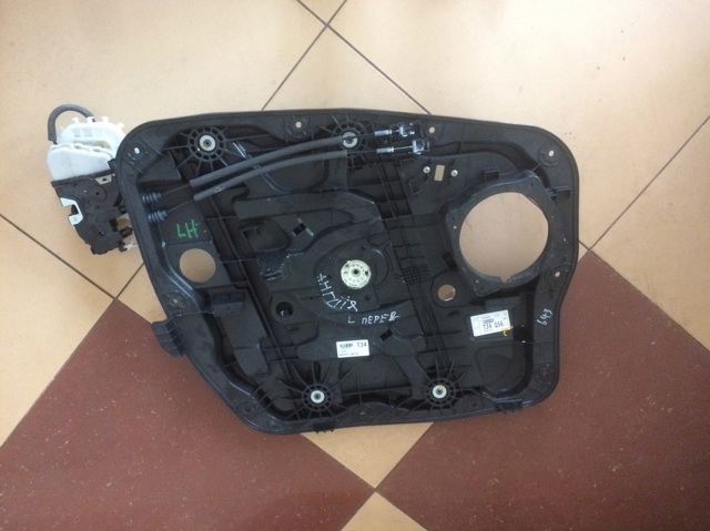 Механізм стеклопідйомника дверей передніх, лівих 824712W010 HYUNDAI