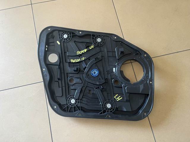 Механізм стеклопідйомника дверей передніх, лівих 82471D7010 HYUNDAI