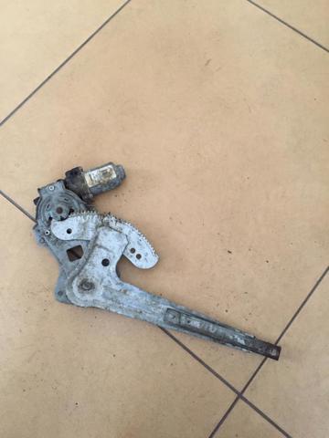 Склопідйомник задніх правих дверей 82700BM701 NISSAN