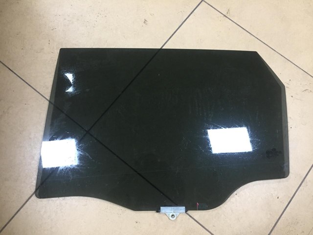 Скло заднє ліве 834112P010 HYUNDAI