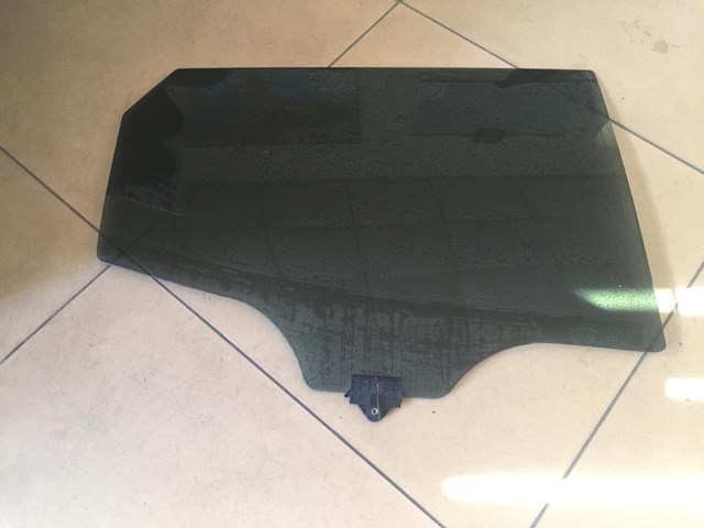 Скло задньої двері правої 834202W020 HYUNDAI