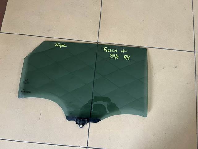 Скло заднє праве 83420D7000 HYUNDAI