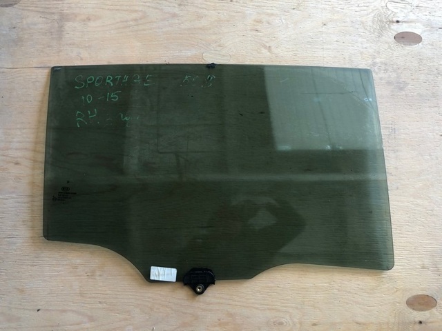 Скло задньої двері правої 834213W010 HYUNDAI