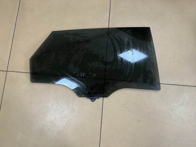 Скло задніх дверей, правих 834213Z020 HYUNDAI