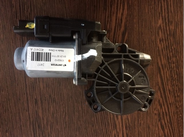 Моторчик склопідйомника двері задніх, правих 834602T000 HYUNDAI