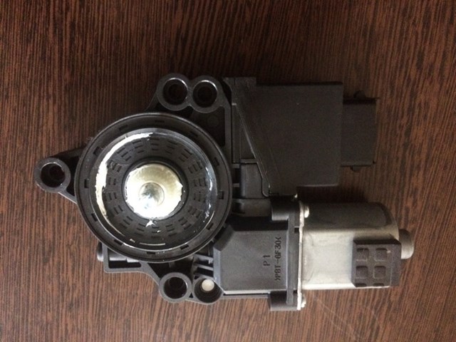 Моторчик склопідйомника двері задніх, правих 834602W010 HYUNDAI