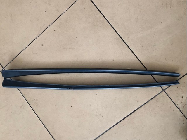 Захисна накладка вітрового скла права 861323Z000 HYUNDAI