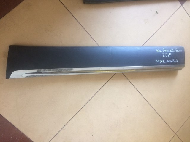 Молдинг передньої правої двері 87722C5200 HYUNDAI