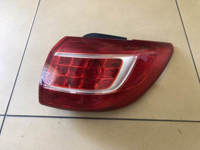 Задній правий зовнішній ліхтар 924023W010 HYUNDAI