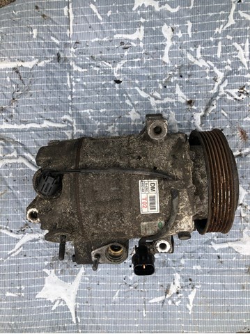Компресор холодоагенту 977012W000 HYUNDAI