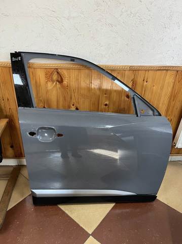 Пасажирські передні двері 9831047380 PEUGEOT