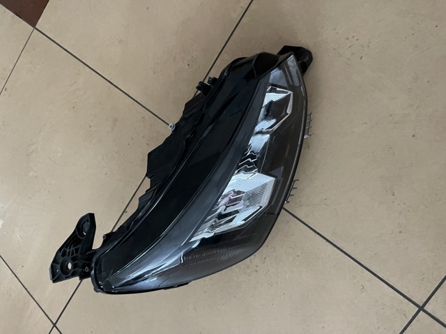 Права блок фара 9833036180 PEUGEOT