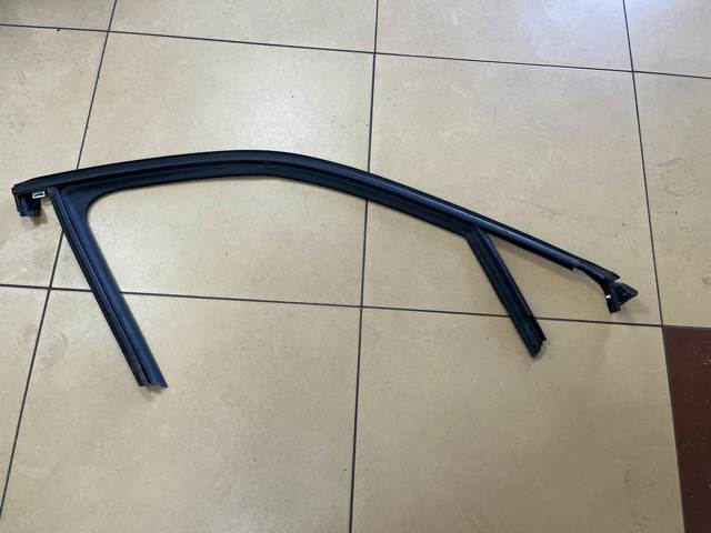 Направляюча скла рамки двері, переднього права 9834497080 OPEL