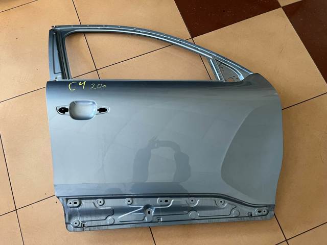 Дверка передня права 9835013280 PEUGEOT