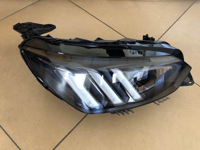 Права блок фара 9841641980 PEUGEOT