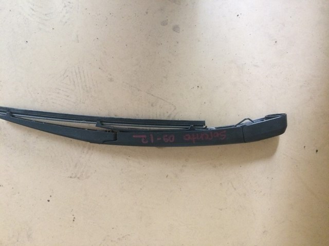 Важіль-поводок склоочисника заднього скла 988112P000 HYUNDAI