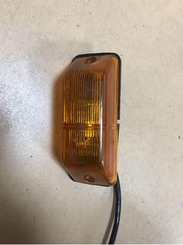 Повторювач повороту на крилі, правий A0018204021 MERCEDES