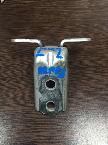Завіса дверей передных лівих A046057 HYUNDAI