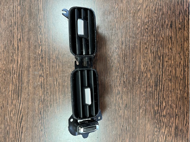 Решітка повітропровода ліва A1678307801 MERCEDES