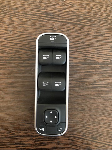 Кнопки переднього лівого склопід'ємника A1679050001 MERCEDES