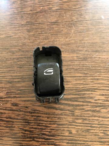 Кнопка підйомника переднього правого скла A1679050201 MERCEDES
